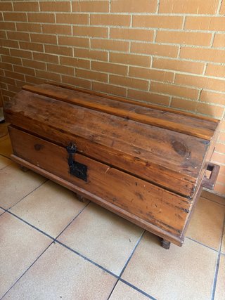 Baúl de madera antiguo