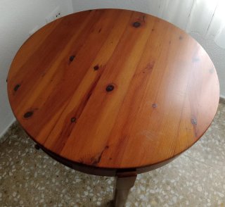 Mesa redonda de madera maciza