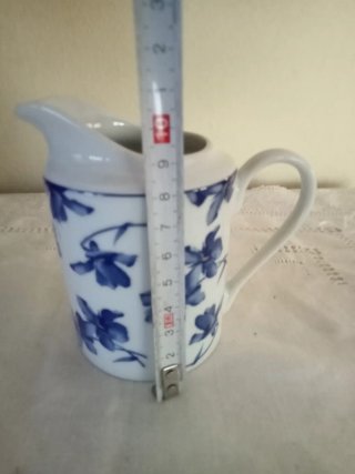 Caraffa in porcellana Vista Alegre con fiori blu