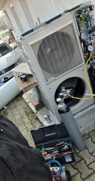 Reparación de aire acondicionado.