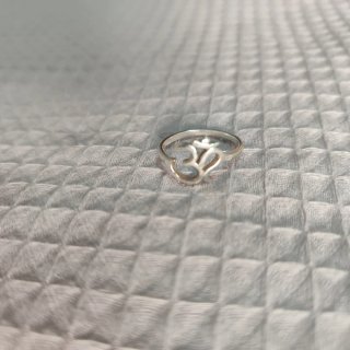 Anillo de plata símbolo Om