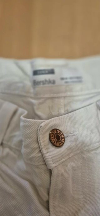 Bershka Shorts Vaqueros Blancos Rotos