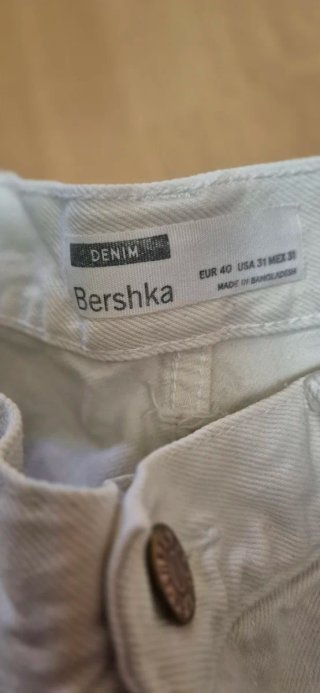 Bershka Shorts Vaqueros Blancos Rotos