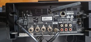 Equipo de música Denon con altavoces
