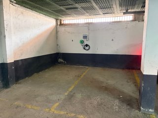 Plaza doble de garaje con cargador eléctrico