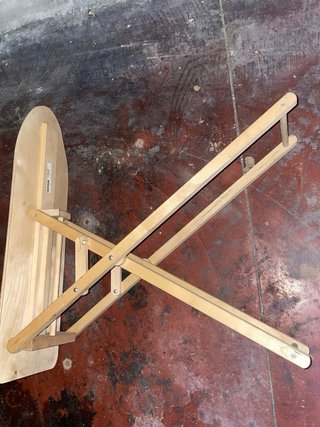 Tabla de planchar y plancha de madera