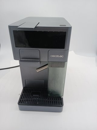 Cecotec Cafetera Cápsulas Express con Tanque de Leche FreeStyle Latte T. 1350W, 20 Bares, Compatible con Café Molido, Dolce Gust