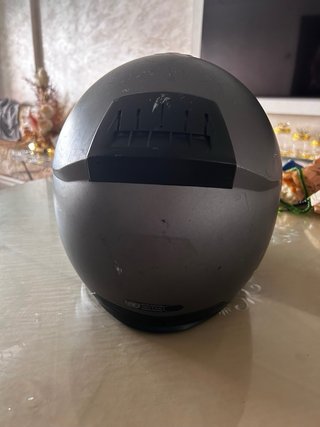 Casco de moto gris