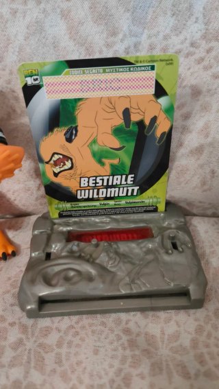 Ben 10 Bestiale + Carta