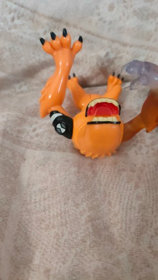 Ben 10 Bestiale + Carta