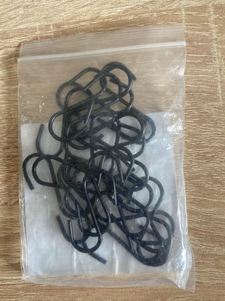 Ganchos 24 Negros Metálicos