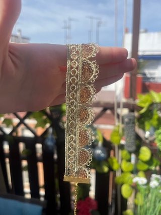 Gargantilla dorada estilo encaje