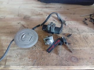 CBR 125 R - Tapa Gasolina y Llaves