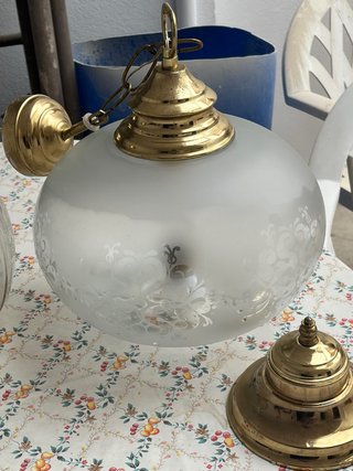 Lámpara colgante dorada y cristal