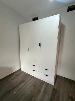 Hermoso armario de 3 Puertas Nuevo! 3 COLORES!