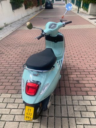 Vespa 50 CC Scooter 2024.