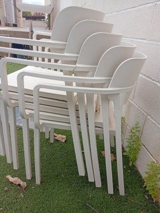 Sillas de terraza apilables blancas