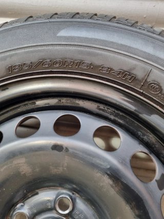Neumático 185/60 R15 con llanta