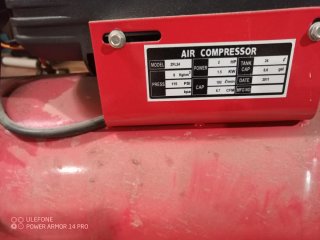 Compresor de aire rojo