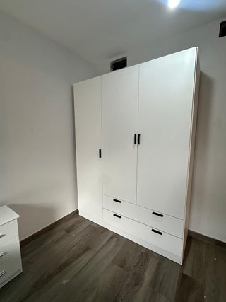 Hermoso armario de 3 Puertas Nuevo! 3 COLORES!