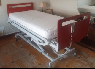 Cama articulada eléctrica hospitalaria