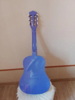 Guitarra infantil decorada
