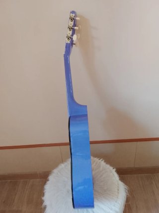 Guitarra infantil decorada