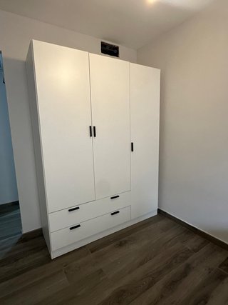 Hermoso armario de 3 Puertas Nuevo! 3 COLORES!