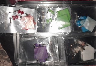 Pendientes de moda con piedras 1€ und
