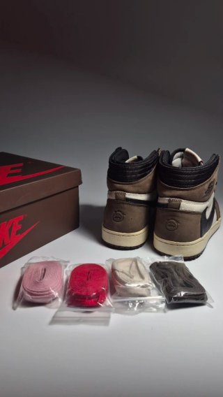 Air Jordan 1 High X Travis Scott Mocha