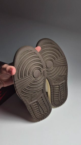 Air Jordan 1 High X Travis Scott Mocha