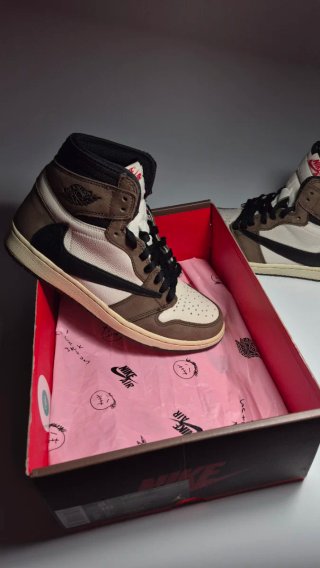 Air Jordan 1 High X Travis Scott Mocha