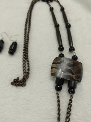 Conjunto bisutería collar y pendientes