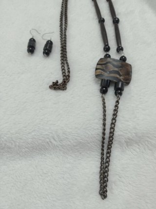 Conjunto bisutería collar y pendientes