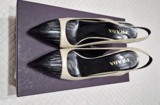 Zapatos tacón Prada T-36 beige y negro