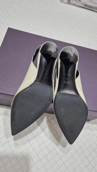 Zapatos tacón Prada T-36 beige y negro