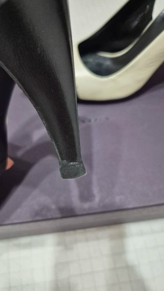 Zapatos tacón Prada T-36 beige y negro