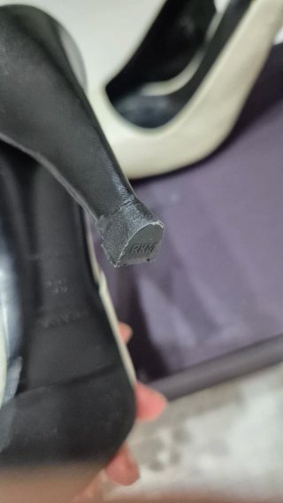 Zapatos tacón Prada T-36 beige y negro