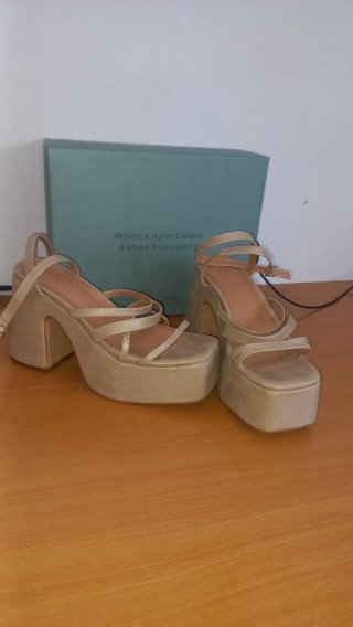 Sandalias Mim tacón dorado