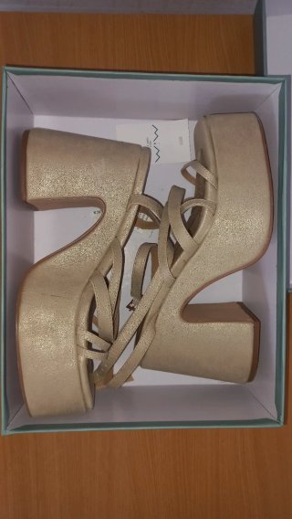 Sandalias Mim tacón dorado
