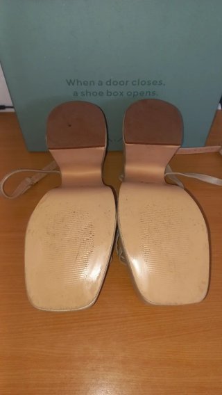 Sandalias Mim tacón dorado