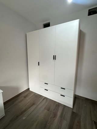 Hermoso armario de 3 Puertas Nuevo! 3 COLORES!
