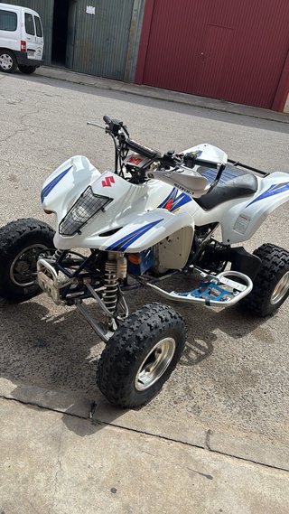 Suzuki LTZ 400 Quad Blanco y Azul