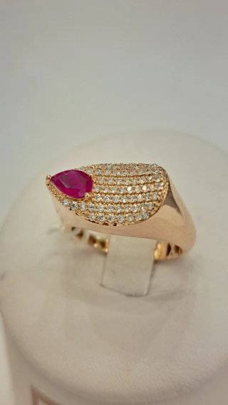 Anillo oro 18k  rubí con diamantes