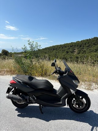 Yamaha X-Max 125