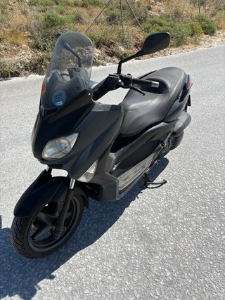 Yamaha X-Max 125
