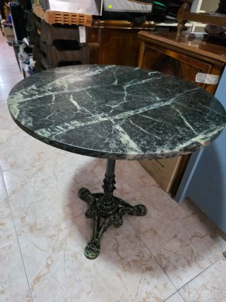 Mesa redonda mármol verde y pie forja