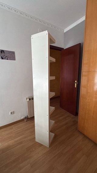 Estantería blanca moderna