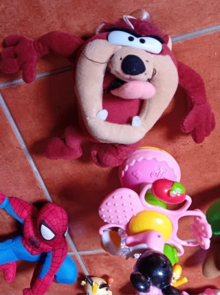 Lote de 9 muñecos de peluche y figuras