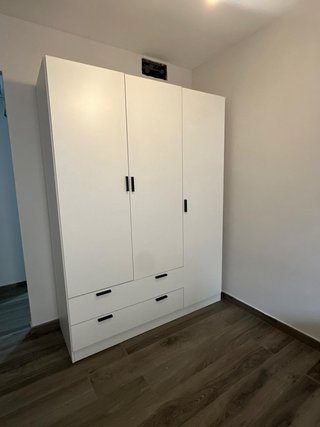Hermoso armario de 3 Puertas Nuevo! 3 COLORES!